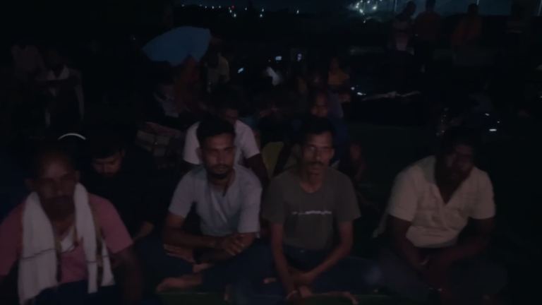 धरना स्थल है या काला पानी, जान जोखिम में डाल कर प्रदर्शन करने पर मजबूर है प्रदर्शनकारी