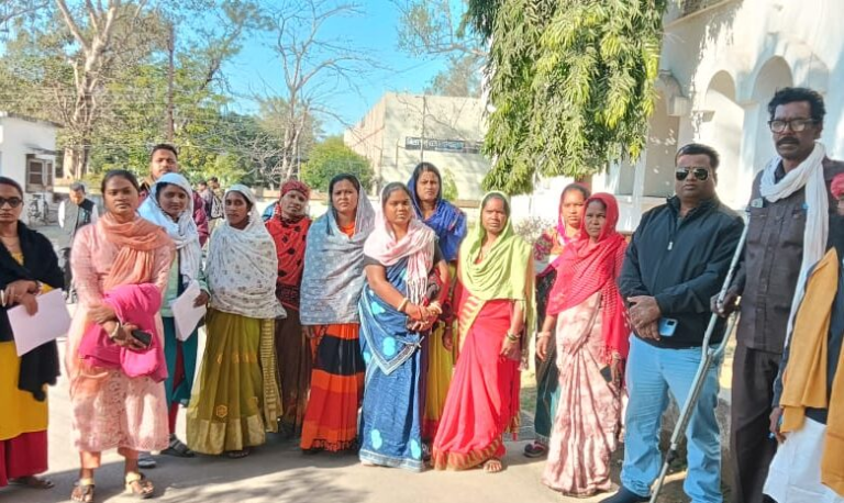 फ्लोरा-मैक्स कंपनी और निजी बैंकों के खिलाफ महिलाओं का अनिश्चितकालीन अनशन, 6 जनवरी से कोरबा में होगा विरोध
