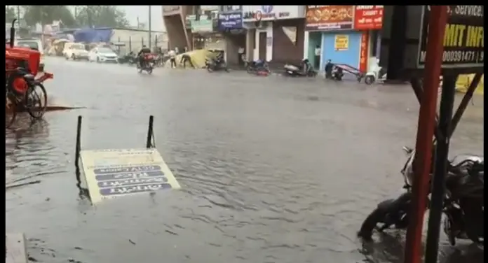 कोरबा में बेमौसम मुशलाधार बारिश का कहर ,70 किमी प्रति घंटा की रफ्तार से चली हवा