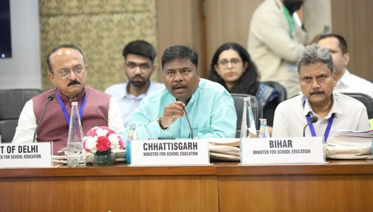 मां काली को प्रोफेसर ने बताया ‘बिग डेविल’,  PG कॉलेज के वॉट्सऐप ग्रुप में किया विवादित पोस्ट