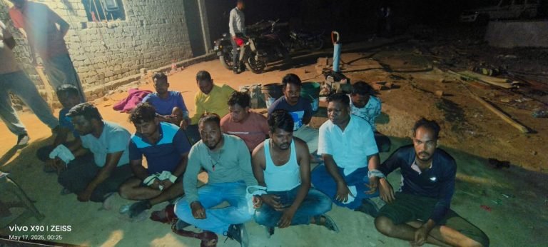 कोरबा: पुलिस की बड़ी कार्रवाई, जुआ के फड़ से 12 जुआड़ी गिरफ्तार, डेढ़ लाख से ज्यादा नकदी और वाहन जब्त!
