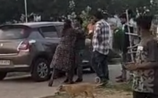 कोरबा: भाजपा नेत्री ने किसान की थाना परिसर में की पिटाई, मारपीट का वीडियो वायरल