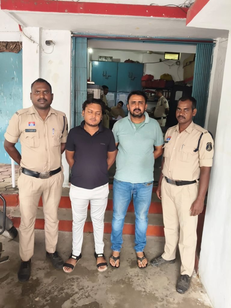 कोरबा पुलिस की बड़ी कार्रवाई : ONC बार और पॉम मॉल उपद्रव कांड के 10 आरोपी गिरफ्तार, लग्जरी गाड़ियां जब्त