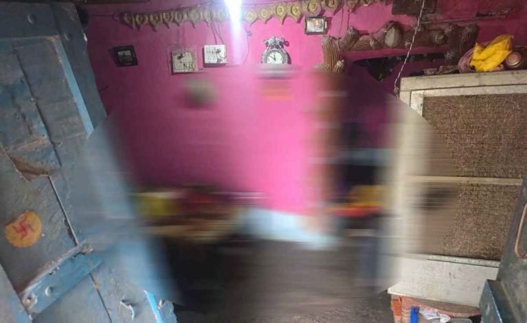 बुजुर्ग दंपती की गला रेतकर निर्मम हत्या, इलाके में फैली सनसनी