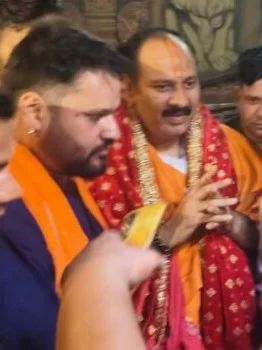 कोरबा: माँ सर्वमंगला मंदिर में पंडित प्रदीप मिश्रा ने किए दर्शन