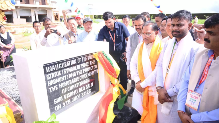 सीएम साय ने भगवान बुद्ध की प्रतिमा का किया अनावरण
