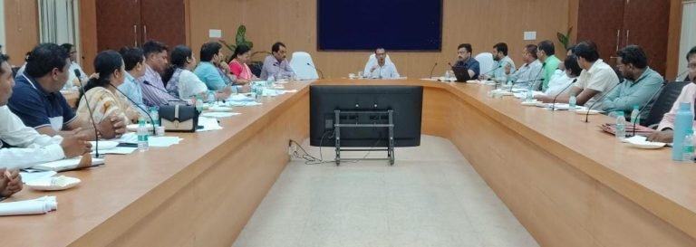 आयुष्मान में फर्जी क्लेम को रोकने कलेक्टर ने सीएमएचओ और बीएमओ को निगरानी के दिए निर्देश