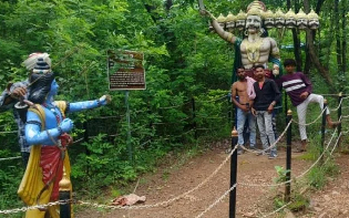 नशेड़ियों की शर्मनाक हरकत, भगवान की मूर्तियों का किया अपमान – हिंदू संगठनों में उबाल