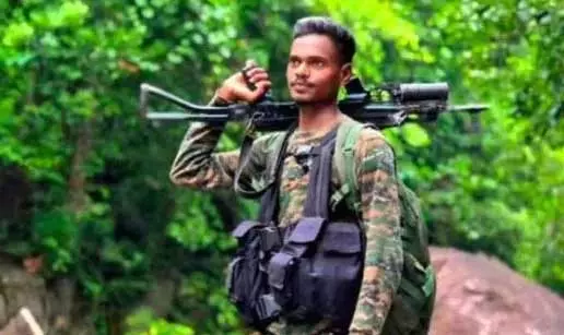 सड़क हादसा: बस्तर फाइटर जवान की कार और बाइक की टक्कर में मौत