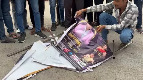 एल्विस के बाद अब गोविंदा के गरबा कार्यक्रम का विरोध, पोस्टर फाड़ने और आग लगाने का प्रयास