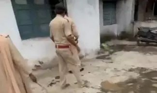 दीपका एसईसीएल कॉलोनी में हंगामा : बंद क्वार्टर में दो युवतियों के साथ पकड़े गए कर्मचारी, वीडियो वायरल