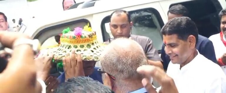 मुख्यमंत्री विष्णुदेव साय ने विभागीय स्टॉलों का अवलोकन किया