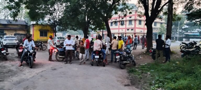 VIDEO: एसईसीएल गेवरा प्रबंधन की संवेदनहीनता, त्रिपक्षीय वार्ता विफल होने पर अधिकारी द्वारा अभद्र व्यवहार, भू-विस्थापित किसानों में आक्रोश, थाने में एफआईआर दर्ज