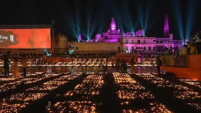 Ayodhya Maha Aarti: अयोध्या ने फिर रचा कीर्तिमान, 21 हजार दीपों संग गूंजा राम नाम
