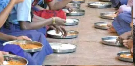 Midday Meal: शिक्षा विभाग सख्त, मध्यान्ह भोजन में लापरवाही पर प्रभारी शिक्षिका सस्पेंड