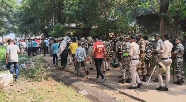 Survey Work: सर्वे के खिलाफ सड़कों पर ग्रामीण, हरदी बाजार में तनाव का माहौल