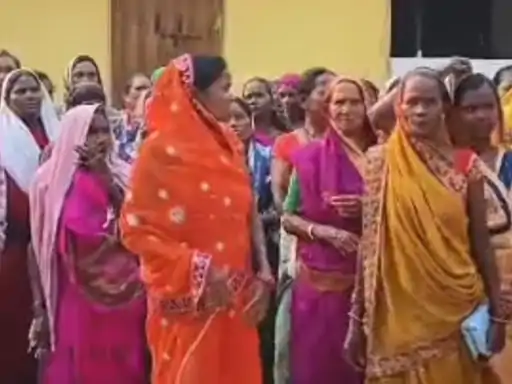 कोरबा में एनटीपीसी मुआवज़ा भुगतान में देरी से भड़के ग्रामीण, तहसील कार्यालय के सामने प्रदर्शन