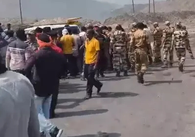 CISF lathi charge: SECL की गेवरा खदान में बवाल, प्रदर्शन के दौरान CISF की बर्बरता का आरोप