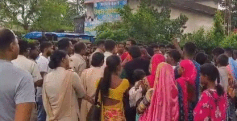 Young man dies in ambulance: सड़क हादसे के बाद एंबुलेंस में सवार युवक की संदिग्ध मौत ने चौंकाया