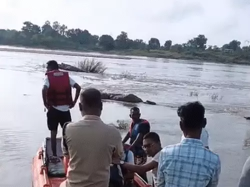 Hasdeo River Incident: हसदेव नदी हादसा, ड्रोन से ली जा रही मदद, लापता युवाओं का सुराग नहीं