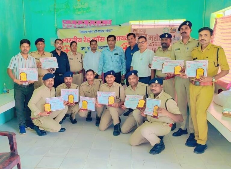 भारतीय रेड क्रॉस सोसायटी और एसजेआर फाउंडेशन के संयुक्त तत्वावधान में रक्तदान शिविर आयोजित