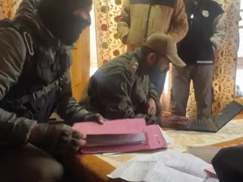 Jammu Kashmir JeI raid : जम्मू-कश्मीर में JeI संदिग्ध के ठिकानों पर छापेमारी, युवक गिरफ्तार