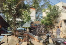 कोरबा में बड़ा चोरी कांड: हाजी इखलाक खान असरफी के गोदाम से 6 लाख रुपए के पुर्जे चोरी, जेसीबी से तोड़ी गई दीवार