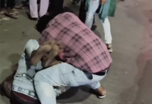 संडे मार्केट में बवाल: चोरी के शक में विवाद, बीच बाजार महिलाओं के बीच जमकर मारपीट, वीडियो वायरल