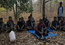 बस्तर में बड़ा सरेंडर: टॉप नक्सली कमांडर पापाराव समेत 18 ने डाले हथियार