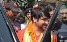 ब्रेकिंग: पंडित धीरेन्द्र शास्त्री रायगढ़ पहुंचे, दो घंटे में कोरबा कथा स्थल पहुंचेंगे