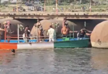 यमुना नदी में स्टीमर पलटा, 10 पर्यटकों की दर्दनाक मौत