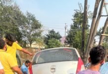 कोरबा: भूलसीडीह में बड़ा हादसा, फाटक तोड़ते हुए रेलवे ट्रैक में घुसी कार, बाल-बाल टली बड़ी दुर्घटना