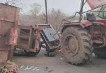 तेज रफ्तार का कहर: अज्ञात वाहन की टक्कर से ट्रैक्टर सवार दो युवकों की मौत, गांव में पसरा मातम