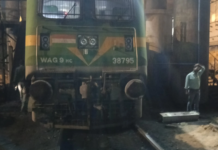 कोरबा : पटरी पर गिरे कोयले से बेपटरी हुई मालगाड़ी, इंजन सहित 6 पहिए उतरे नीचे, टला बड़ा हादसा