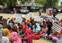 एसईसीएल भूविस्थापितों ने कटघोरा एसडीएम कार्यालय का किया घेराव