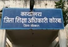 कोरबा के स्कूलों की जमीनी हकीकत: बिजली-पंखे के बिना तपती कक्षाओं में पढ़ने को मजबूर बच्चे