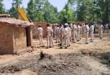 कोरबा में वन विभाग और पुलिस पर गंभीर आरोप: 20 आदिवासी परिवारों के मकान ध्वस्त, महिलाओं से दुर्व्यवहार का दावा