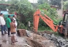 Korba News: सार्वजनिक जमीन पर कथित अवैध निर्माण पर चला बुलडोजर, नगर निगम ने JCB से ढहाया निर्माण; महिला ने जताई आपत्ति