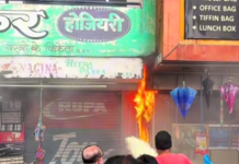 कोरबा: बंटी स्टोर्स के किनारे लगी आग, लोगों की सूझबूझ से टला बड़ा हादसा