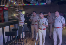 कोरबा पुलिस की देर रात बारों पर छापेमारी, दो मैनेजरों पर कार्रवाई
