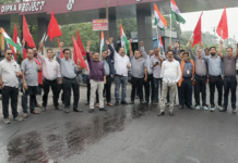 दीपका क्षेत्र में कोयला मजदूरों का फूटा गुस्सा: JBCCI-12 के गठन में देरी के विरोध में महाप्रबंधक को सौंपा ज्ञापन