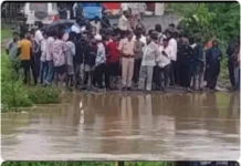 तेज बारिश में दादर नाला उफान पर, पानी में डूबी स्कॉर्पियो; वर्षों से जलभराव की समस्या