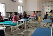 मध्यान्ह भोजन में मिली डामर की गोली, 28 छात्राओं की बिगड़ी तबीयत; जिला अस्पताल में भर्ती