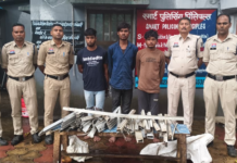 कोरबा में कन्या महाविद्यालय चोरी का खुलासा: तीन आरोपी गिरफ्तार, एल्यूमिनियम फ्रेम और लोहे का सब्बल जब्त