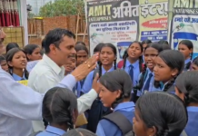 कस्तूरबा गांधी बालिका छात्रावास की छात्राओं ने किया चक्काजाम, आधे घंटे तक जाम रहा नेशनल हाईवे