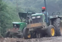 Korba Sand Mafia: मानसून बैन के बावजूद तड़के 4 बजे नदी में उतर रहे ट्रैक्टर! नदिया खार में अवैध रेत उत्खनन का आरोप
