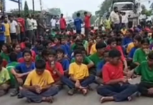 कोरबा में फिर सड़क पर उतरे एकलव्य स्कूल के छात्र, कटघोरा-कोरबा मार्ग 3 घंटे से जाम