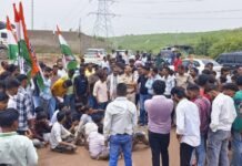 बालको वेदांता के खिलाफ NSUI-युवा कांग्रेस का चक्काजाम, कोयला-राखड़ परिवहन रोका; सड़क-पुल मरम्मत की मांग