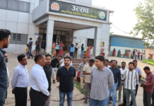बाढ़ के बीच फंसे 6 कर्मचारी, प्रशासन ने किया एयरलिफ्ट; अस्पताल में कराया स्वास्थ्य परीक्षण