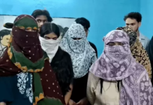 गरबा ड्रेस में सिगरेट पीती और पिस्टल लहराती लड़कियों की रील वायरल, 9 गिरफ्तार